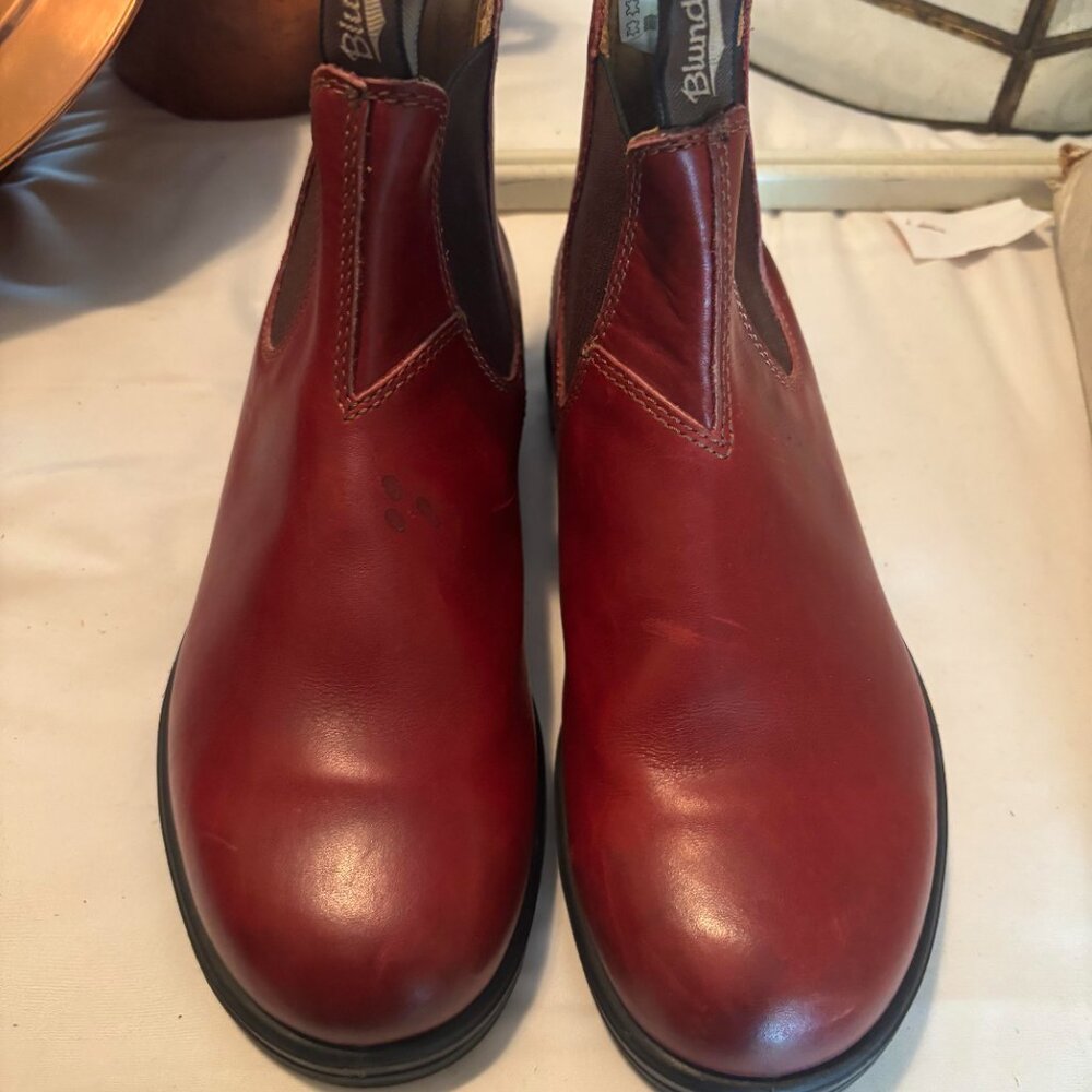 Almost new blundstones